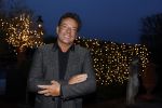Aalsmeer 22 december 2021
Gerard Joling in de tuin van zijn huis met kerstversiering.