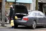 Amsterdam 4 januari 2021
Harry mens doet boodschappen op de beethovenstraat