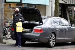 Amsterdam 4 januari 2021
Harry mens doet boodschappen op de beethovenstraat