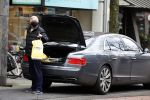 Amsterdam 4 januari 2021
Harry mens doet boodschappen op de beethovenstraat