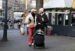 Amsterdam 22 december 2021
Lil Kleine en jaimie Vaes met hun zoon Lion op de cofnelis schuytstraat.