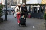 Amsterdam 22 december 2021
Lil Kleine en jaimie Vaes met hun zoon Lion op de cofnelis schuytstraat.
