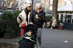 Amsterdam 22 december 2021
Lil Kleine en jaimie Vaes met hun zoon Lion op de cofnelis schuytstraat.