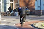 Alkmaar 21 december 2021
Marco Borsato met mondkapje op zijn van Moof fiets in Alkmaar