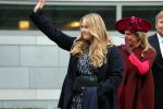 Den Haag 8 december 2021
Prinses Amalia arriveert voor de buitengewone vergadering van de Raad van State. Naast de prinses waren ook koning Willem Alexander en koningin Maxima bij de buitengewone vergadering aanwezig.
Na de vergadering ging Amalia in de tuin een boom planten.