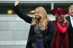 Den Haag 8 december 2021
Prinses Amalia arriveert voor de buitengewone vergadering van de Raad van State. Naast de prinses waren ook koning Willem Alexander en koningin Maxima bij de buitengewone vergadering aanwezig.
Na de vergadering ging Amalia in de tuin een boom planten.