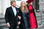 Den Haag 8 december 2021
Prinses Amalia arriveert voor de buitengewone vergadering van de Raad van State. Naast de prinses waren ook koning Willem Alexander en koningin Maxima bij de buitengewone vergadering aanwezig.
Na de vergadering ging Amalia in de tuin een boom planten.