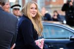 Den Haag 8 december 2021
Prinses Amalia arriveert voor de buitengewone vergadering van de Raad van State. Naast de prinses waren ook koning Willem Alexander en koningin Maxima bij de buitengewone vergadering aanwezig.
Na de vergadering ging Amalia in de tuin een boom planten.