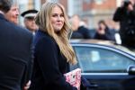 Den Haag 8 december 2021
Prinses Amalia arriveert voor de buitengewone vergadering van de Raad van State. Naast de prinses waren ook koning Willem Alexander en koningin Maxima bij de buitengewone vergadering aanwezig.
Na de vergadering ging Amalia in de tuin een boom planten.