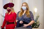 Den Haag 8 december 2021
Prinses Amalia arriveert voor de buitengewone vergadering van de Raad van State. Naast de prinses waren ook koning Willem Alexander en koningin Maxima bij de buitengewone vergadering aanwezig.
Na de vergadering ging Amalia in de tuin een boom planten.