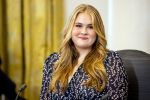 Den Haag 8 december 2021
Prinses Amalia arriveert voor de buitengewone vergadering van de Raad van State. Naast de prinses waren ook koning Willem Alexander en koningin Maxima bij de buitengewone vergadering aanwezig.
Na de vergadering ging Amalia in de tuin een boom planten.