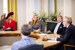 Den Haag 8 december 2021
Prinses Amalia arriveert voor de buitengewone vergadering van de Raad van State. Naast de prinses waren ook koning Willem Alexander en koningin Maxima bij de buitengewone vergadering aanwezig.
Na de vergadering ging Amalia in de tuin een boom planten.