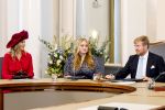 Den Haag 8 december 2021
Prinses Amalia arriveert voor de buitengewone vergadering van de Raad van State. Naast de prinses waren ook koning Willem Alexander en koningin Maxima bij de buitengewone vergadering aanwezig.
Na de vergadering ging Amalia in de tuin een boom planten.