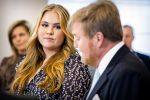 Den Haag 8 december 2021
Prinses Amalia arriveert voor de buitengewone vergadering van de Raad van State. Naast de prinses waren ook koning Willem Alexander en koningin Maxima bij de buitengewone vergadering aanwezig.
Na de vergadering ging Amalia in de tuin een boom planten.