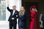 Den Haag 8 december 2021
Prinses Amalia arriveert voor de buitengewone vergadering van de Raad van State. Naast de prinses waren ook koning Willem Alexander en koningin Maxima bij de buitengewone vergadering aanwezig.
Na de vergadering ging Amalia in de tuin een boom planten.