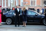 Den Haag 8 december 2021
Prinses Amalia arriveert voor de buitengewone vergadering van de Raad van State. Naast de prinses waren ook koning Willem Alexander en koningin Maxima bij de buitengewone vergadering aanwezig.
Na de vergadering ging Amalia in de tuin een boom planten.
