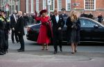 Den Haag 8 december 2021
Prinses Amalia arriveert voor de buitengewone vergadering van de Raad van State. Naast de prinses waren ook koning Willem Alexander en koningin Maxima bij de buitengewone vergadering aanwezig.
Na de vergadering ging Amalia in de tuin een boom planten.
