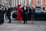 Den Haag 8 december 2021
Prinses Amalia arriveert voor de buitengewone vergadering van de Raad van State. Naast de prinses waren ook koning Willem Alexander en koningin Maxima bij de buitengewone vergadering aanwezig.
Na de vergadering ging Amalia in de tuin een boom planten.