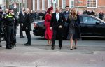 Den Haag 8 december 2021
Prinses Amalia arriveert voor de buitengewone vergadering van de Raad van State. Naast de prinses waren ook koning Willem Alexander en koningin Maxima bij de buitengewone vergadering aanwezig.
Na de vergadering ging Amalia in de tuin een boom planten.
