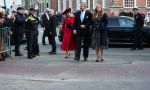 Den Haag 8 december 2021
Prinses Amalia arriveert voor de buitengewone vergadering van de Raad van State. Naast de prinses waren ook koning Willem Alexander en koningin Maxima bij de buitengewone vergadering aanwezig.
Na de vergadering ging Amalia in de tuin een boom planten.