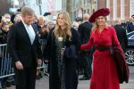 Den Haag 8 december 2021
Prinses Amalia arriveert voor de buitengewone vergadering van de Raad van State. Naast de prinses waren ook koning Willem Alexander en koningin Maxima bij de buitengewone vergadering aanwezig.
Na de vergadering ging Amalia in de tuin een boom planten.