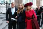 Den Haag 8 december 2021
Prinses Amalia arriveert voor de buitengewone vergadering van de Raad van State. Naast de prinses waren ook koning Willem Alexander en koningin Maxima bij de buitengewone vergadering aanwezig.
Na de vergadering ging Amalia in de tuin een boom planten.