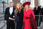 Den Haag 8 december 2021
Prinses Amalia arriveert voor de buitengewone vergadering van de Raad van State. Naast de prinses waren ook koning Willem Alexander en koningin Maxima bij de buitengewone vergadering aanwezig.
Na de vergadering ging Amalia in de tuin een boom planten.
