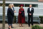 Den Haag 8 december 2021
Prinses Amalia arriveert voor de buitengewone vergadering van de Raad van State. Naast de prinses waren ook koning Willem Alexander en koningin Maxima bij de buitengewone vergadering aanwezig.
Na de vergadering ging Amalia in de tuin een boom planten.