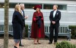 Den Haag 8 december 2021
Prinses Amalia arriveert voor de buitengewone vergadering van de Raad van State. Naast de prinses waren ook koning Willem Alexander en koningin Maxima bij de buitengewone vergadering aanwezig.
Na de vergadering ging Amalia in de tuin een boom planten.