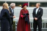 Den Haag 8 december 2021
Prinses Amalia arriveert voor de buitengewone vergadering van de Raad van State. Naast de prinses waren ook koning Willem Alexander en koningin Maxima bij de buitengewone vergadering aanwezig.
Na de vergadering ging Amalia in de tuin een boom planten.