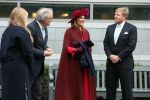 Den Haag 8 december 2021
Prinses Amalia arriveert voor de buitengewone vergadering van de Raad van State. Naast de prinses waren ook koning Willem Alexander en koningin Maxima bij de buitengewone vergadering aanwezig.
Na de vergadering ging Amalia in de tuin een boom planten.