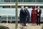 Den Haag 8 december 2021
Prinses Amalia arriveert voor de buitengewone vergadering van de Raad van State. Naast de prinses waren ook koning Willem Alexander en koningin Maxima bij de buitengewone vergadering aanwezig.
Na de vergadering ging Amalia in de tuin een boom planten.
