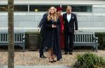 Den Haag 8 december 2021
Prinses Amalia arriveert voor de buitengewone vergadering van de Raad van State. Naast de prinses waren ook koning Willem Alexander en koningin Maxima bij de buitengewone vergadering aanwezig.
Na de vergadering ging Amalia in de tuin een boom planten.