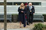 Den Haag 8 december 2021
Prinses Amalia arriveert voor de buitengewone vergadering van de Raad van State. Naast de prinses waren ook koning Willem Alexander en koningin Maxima bij de buitengewone vergadering aanwezig.
Na de vergadering ging Amalia in de tuin een boom planten.