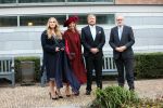Den Haag 8 december 2021
Prinses Amalia arriveert voor de buitengewone vergadering van de Raad van State. Naast de prinses waren ook koning Willem Alexander en koningin Maxima bij de buitengewone vergadering aanwezig.
Na de vergadering ging Amalia in de tuin een boom planten.