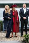 Den Haag 8 december 2021
Prinses Amalia arriveert voor de buitengewone vergadering van de Raad van State. Naast de prinses waren ook koning Willem Alexander en koningin Maxima bij de buitengewone vergadering aanwezig.
Na de vergadering ging Amalia in de tuin een boom planten.