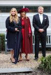 Den Haag 8 december 2021
Prinses Amalia arriveert voor de buitengewone vergadering van de Raad van State. Naast de prinses waren ook koning Willem Alexander en koningin Maxima bij de buitengewone vergadering aanwezig.
Na de vergadering ging Amalia in de tuin een boom planten.
