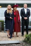 Den Haag 8 december 2021
Prinses Amalia arriveert voor de buitengewone vergadering van de Raad van State. Naast de prinses waren ook koning Willem Alexander en koningin Maxima bij de buitengewone vergadering aanwezig.
Na de vergadering ging Amalia in de tuin een boom planten.