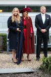 Den Haag 8 december 2021
Prinses Amalia arriveert voor de buitengewone vergadering van de Raad van State. Naast de prinses waren ook koning Willem Alexander en koningin Maxima bij de buitengewone vergadering aanwezig.
Na de vergadering ging Amalia in de tuin een boom planten.