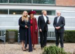 Den Haag 8 december 2021
Prinses Amalia arriveert voor de buitengewone vergadering van de Raad van State. Naast de prinses waren ook koning Willem Alexander en koningin Maxima bij de buitengewone vergadering aanwezig.
Na de vergadering ging Amalia in de tuin een boom planten.