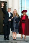 Den Haag 8 december 2021
Prinses Amalia arriveert voor de buitengewone vergadering van de Raad van State. Naast de prinses waren ook koning Willem Alexander en koningin Maxima bij de buitengewone vergadering aanwezig.
Na de vergadering ging Amalia in de tuin een boom planten.
