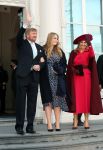 Den Haag 8 december 2021
Prinses Amalia arriveert voor de buitengewone vergadering van de Raad van State. Naast de prinses waren ook koning Willem Alexander en koningin Maxima bij de buitengewone vergadering aanwezig.
Na de vergadering ging Amalia in de tuin een boom planten.