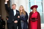 Den Haag 8 december 2021
Prinses Amalia arriveert voor de buitengewone vergadering van de Raad van State. Naast de prinses waren ook koning Willem Alexander en koningin Maxima bij de buitengewone vergadering aanwezig.
Na de vergadering ging Amalia in de tuin een boom planten.