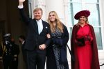 Den Haag 8 december 2021
Prinses Amalia arriveert voor de buitengewone vergadering van de Raad van State. Naast de prinses waren ook koning Willem Alexander en koningin Maxima bij de buitengewone vergadering aanwezig.
Na de vergadering ging Amalia in de tuin een boom planten.