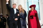Den Haag 8 december 2021
Prinses Amalia arriveert voor de buitengewone vergadering van de Raad van State. Naast de prinses waren ook koning Willem Alexander en koningin Maxima bij de buitengewone vergadering aanwezig.
Na de vergadering ging Amalia in de tuin een boom planten.