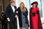Den Haag 8 december 2021
Prinses Amalia arriveert voor de buitengewone vergadering van de Raad van State. Naast de prinses waren ook koning Willem Alexander en koningin Maxima bij de buitengewone vergadering aanwezig.
Na de vergadering ging Amalia in de tuin een boom planten.