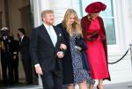 Den Haag 8 december 2021
Prinses Amalia arriveert voor de buitengewone vergadering van de Raad van State. Naast de prinses waren ook koning Willem Alexander en koningin Maxima bij de buitengewone vergadering aanwezig.
Na de vergadering ging Amalia in de tuin een boom planten.