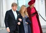 Den Haag 8 december 2021
Prinses Amalia arriveert voor de buitengewone vergadering van de Raad van State. Naast de prinses waren ook koning Willem Alexander en koningin Maxima bij de buitengewone vergadering aanwezig.
Na de vergadering ging Amalia in de tuin een boom planten.