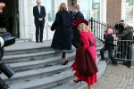 Den Haag 8 december 2021
Prinses Amalia arriveert voor de buitengewone vergadering van de Raad van State. Naast de prinses waren ook koning Willem Alexander en koningin Maxima bij de buitengewone vergadering aanwezig.
Na de vergadering ging Amalia in de tuin een boom planten.