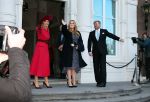 Den Haag 8 december 2021
Prinses Amalia arriveert voor de buitengewone vergadering van de Raad van State. Naast de prinses waren ook koning Willem Alexander en koningin Maxima bij de buitengewone vergadering aanwezig.
Na de vergadering ging Amalia in de tuin een boom planten.